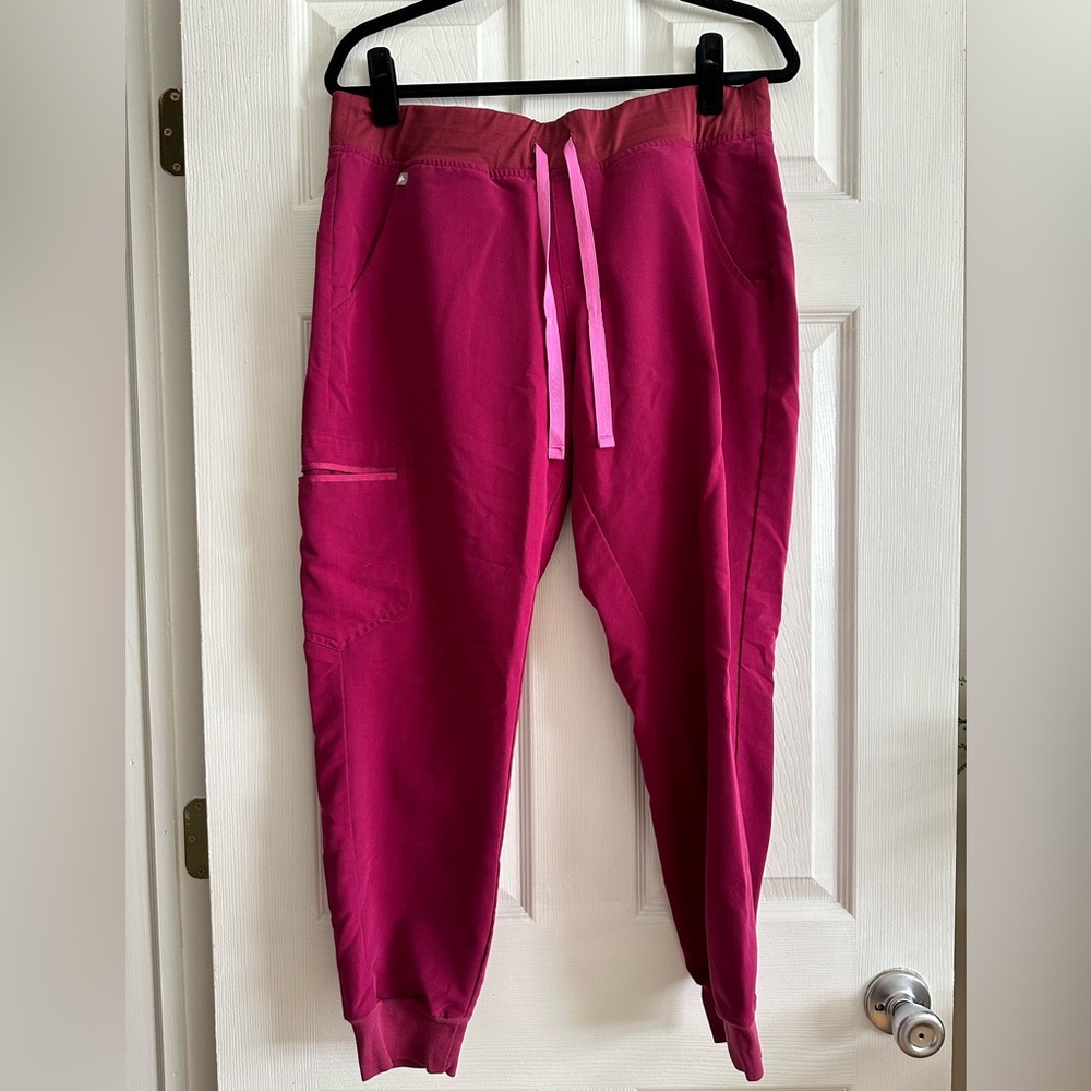 Figs Zamora jogger scrub pants size large petite, color dark magenta